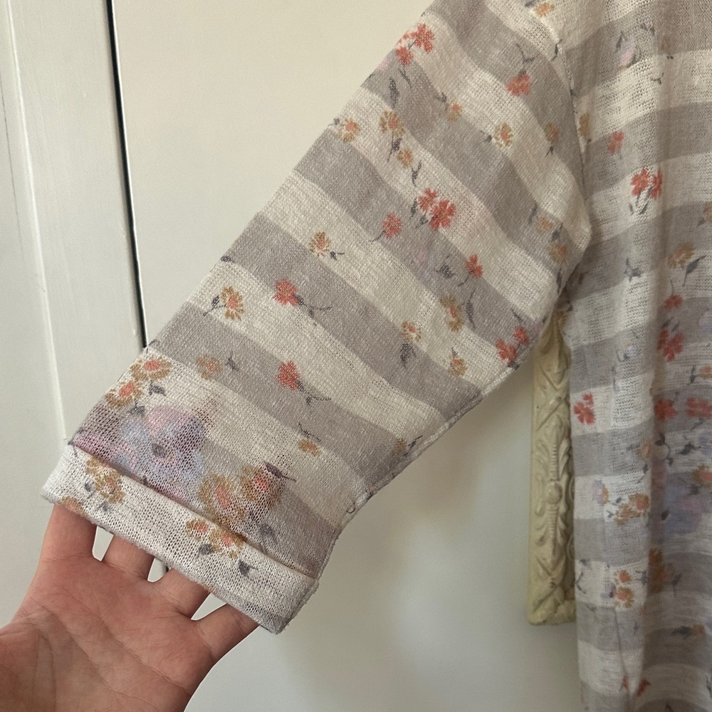 LC LAUREN CONRAD | Floral Striped 3/4 Sleeve Top - Picture 3 of 13